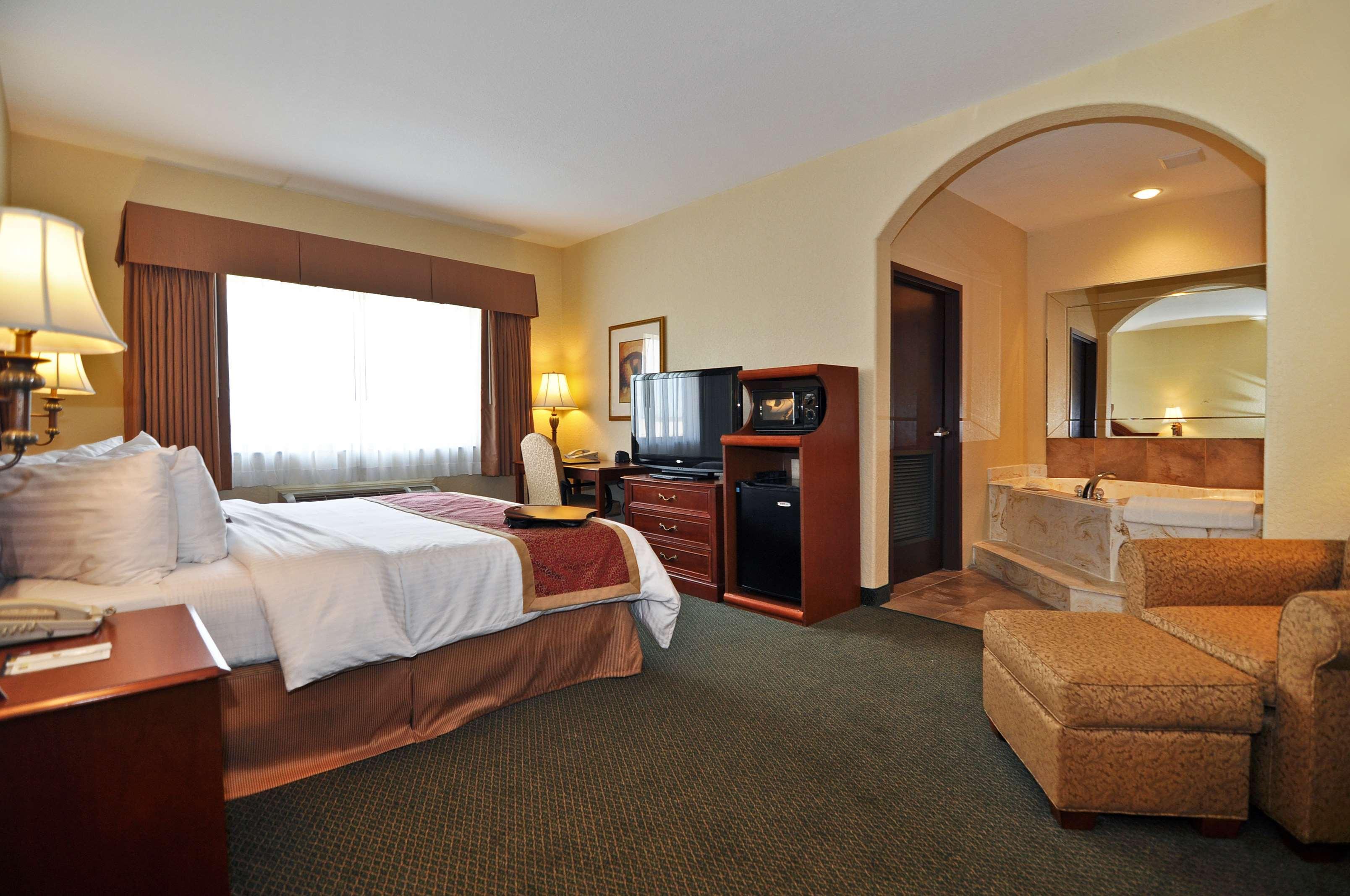 Best Western Plus Victoria Inn & Suites Extérieur photo