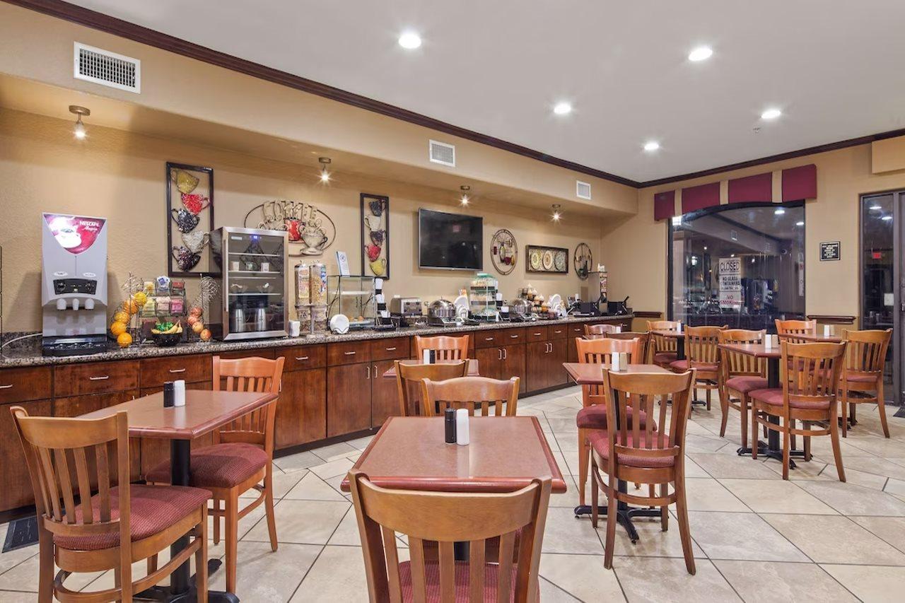Best Western Plus Victoria Inn & Suites Extérieur photo