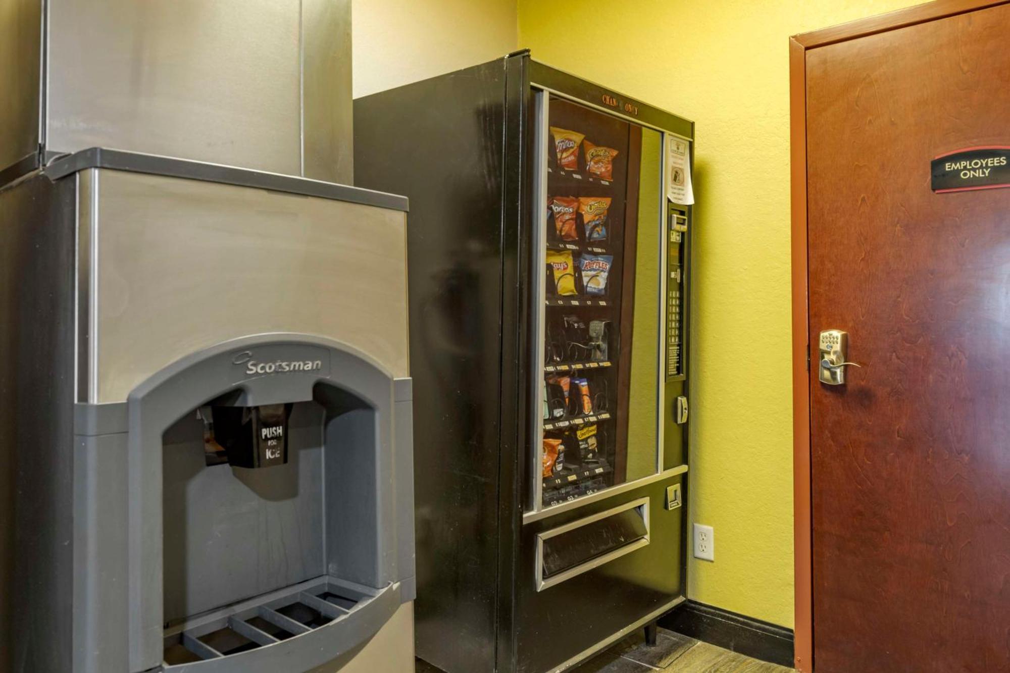 Best Western Plus Victoria Inn & Suites Extérieur photo