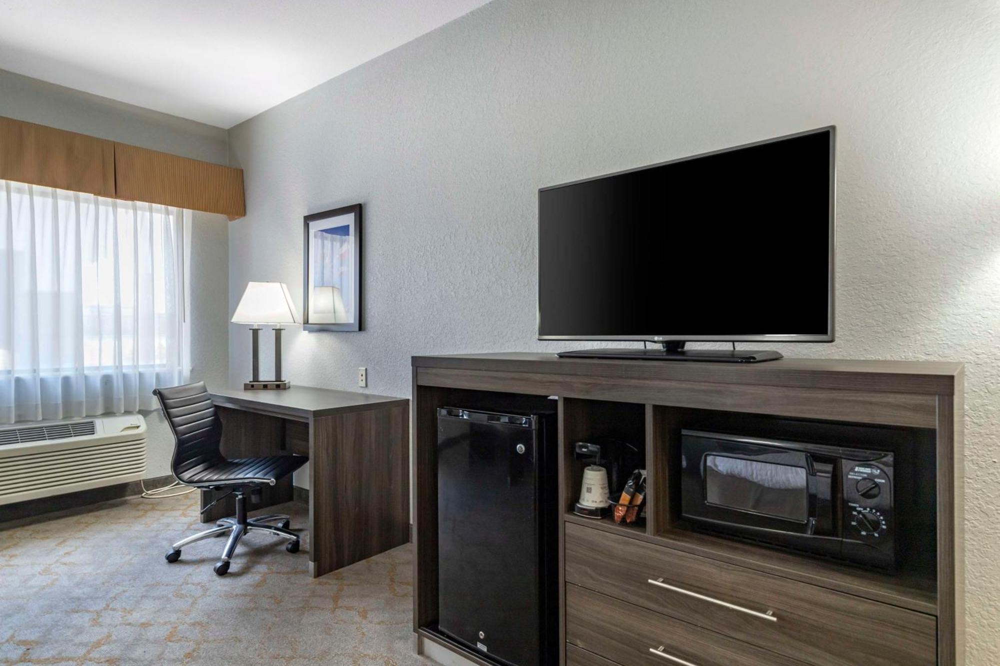 Best Western Plus Victoria Inn & Suites Extérieur photo